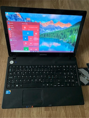 Laptop Emachines intel core i3 Display 15,6 led,4gb ram ddr3,320gb memorie,Windows 10 Pro cu incarca