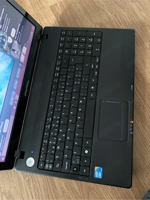 Laptop Emachines intel core i3 Display 15,6 led,4gb ram ddr3,320gb memorie,Windows 10 Pro cu incarca