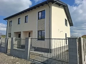 Vand casa tip duplex
