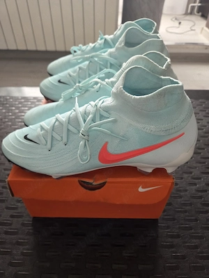 Ghete Fotbal Profesionale Nike Phantom Luna II