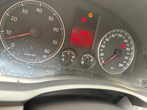 Vând golf 5 1.6 FSI benzină 2004  - imagine 5