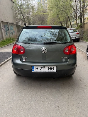 Vând golf 5 1.6 FSI benzină 2004  - imagine 2