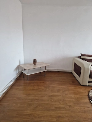 Închiriez apartament 