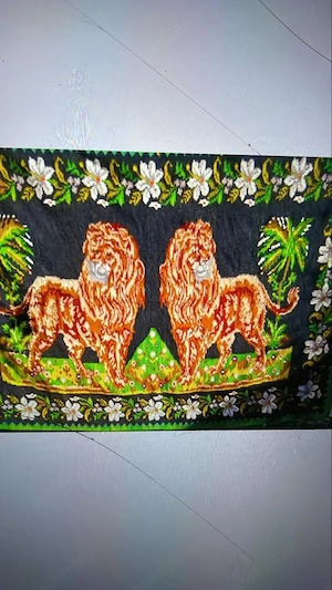 Covor cu motive florale, lucrat manual