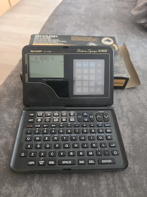 Agenda electronicea vintage Sharp