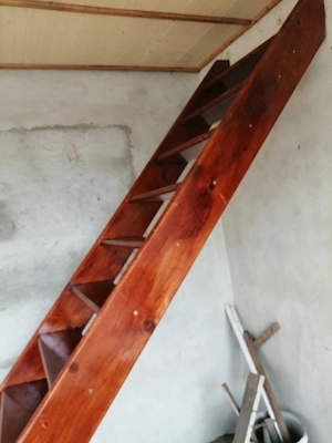 Scara din lemn de brad de vinzare 