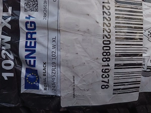 Vând cauciucuri noi !