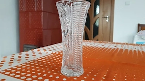 Vaza mijlocie cristal,noua,RDG,peste 40 ani vechime.