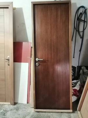 Ușa de vinzare stare buna 