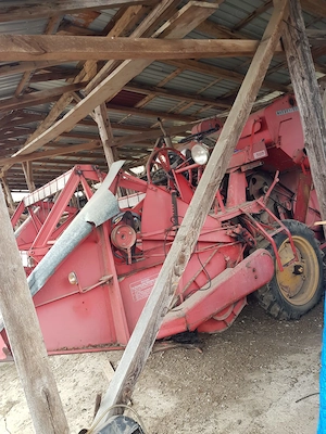 Vand combina de recoltat cereale