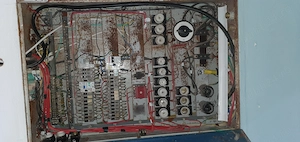 Electrician cu experienta caut de lucru.