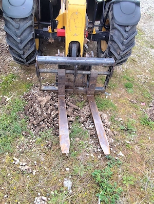 Încărcătorul telescopic Caterpillar TH407,an fabricatie 2010 - imagine 10