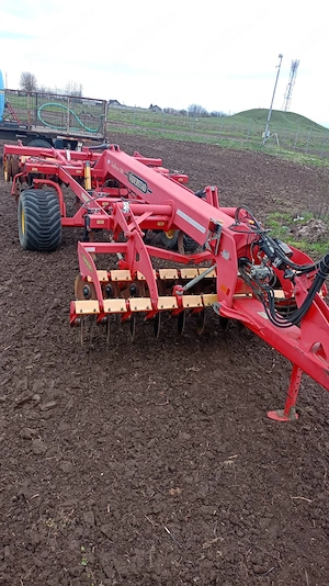 Cultivatorul combinat Väderstad TopDown,an fabricatie 2014 - imagine 2