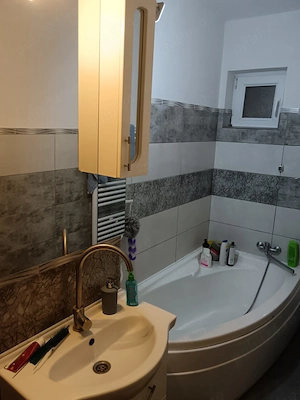 Vând apartament cu 2 camere decomandat, s.t. 67,63 mp Micro 18 - imagine 2