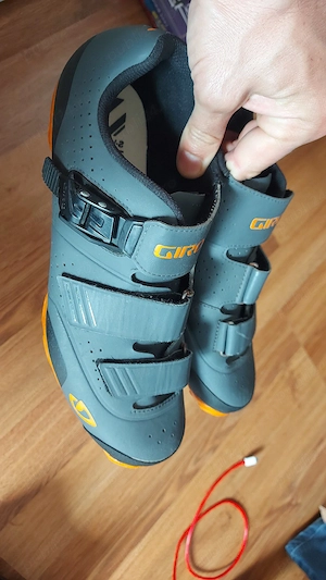 Ghete pt cycling spinning SPD, pedalat bicicletă. Marca GIRO