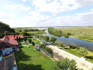 Pescuit si birdwatching in Delta Dunarii , locatie excelenta pentru grupuri de 10 -12 persoane - imagine 9