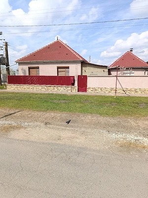 Vând o proprietate de 1080 mp în centrul comunei Șofronea