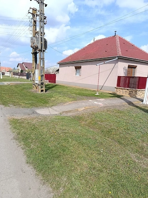 Vând o proprietate  în centrul comunei Șofronea - imagine 2