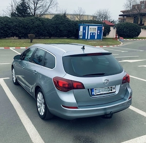 Vând Opel Astra J