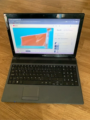 Laptop Acer display 15,6 led,Windows 250gb memorie,5gb ram ddr3,perfect functional vine cu încărcato