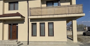    Casă Modernă în Zona Castelului Transilvania   Eleganță și Liniște