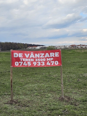 Vând teren amplasat   pe  malul lacului   Mogoșoaia