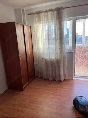 inchiriez 2 c decomandat