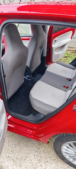 VW Up! 2015 | Unic proprietar | 132.000 km | Climatizat | Încălzire scaune | Senzori parcare | 2 set - imagine 4