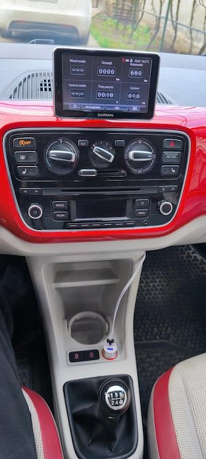 VW Up! 2015 | Unic proprietar | 132.000 km | Climatizat | Încălzire scaune | Senzori parcare | 2 set - imagine 5