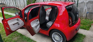 VW Up! 2015 | Unic proprietar | 132.000 km | Climatizat | Încălzire scaune | Senzori parcare | 2 set - imagine 8