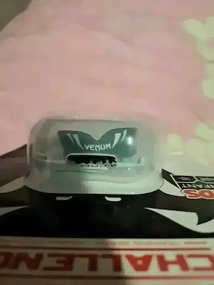 vnd proteză dentară venum pentru box bună pentru orce vrstă  