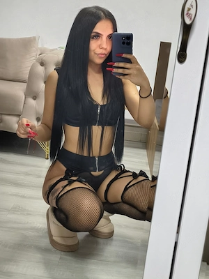 Mistress Luna - stăpâna dominatoare  - imagine 2