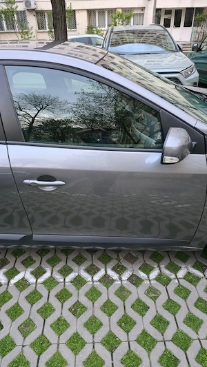 Vand Renault Fluence 1.6 benzina aspirat natural(fara turbo) - imagine 6