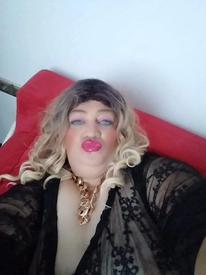 Milf Transs cu sani fara graba accept party - imagine 1