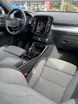 Volvo XC 40 an 2025 - imagine 3