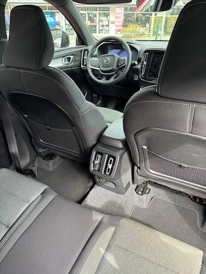 Volvo XC 40 an 2025 - imagine 4