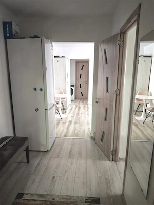 Apartament 3 camere semidecomandat