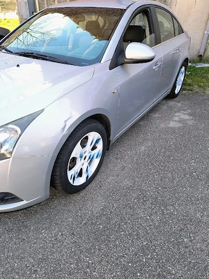 Chevrolet Cruze LS 2010 - imagine 9