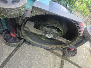 mașină de tuns earbă Bosch