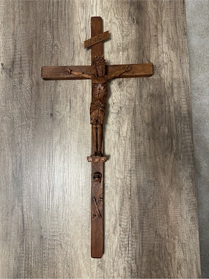 Crucifix   cruce de lemn
