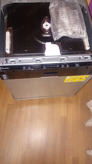 Vând mașina de spălat vase Electrolux clasa D și apărat de cafea Myria 