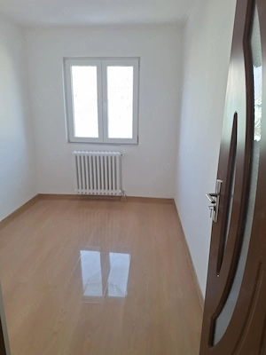 De vânzare apartament cu trei camere în Alexandru cel bun - imagine 2