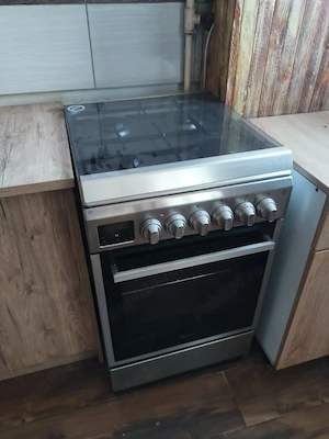 vând aragaz Whirlpool 6sens