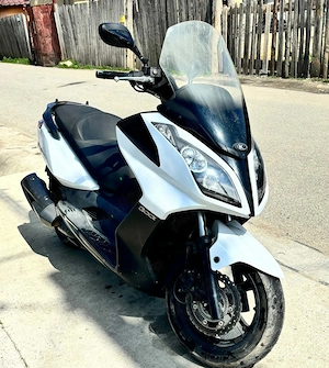 Vând sau schimb Maxi-Scuter kimco Downtown 300injecțion  - imagine 2