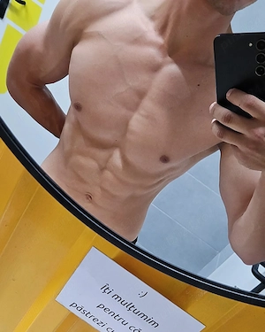 Escorta masculina doar pt ea 