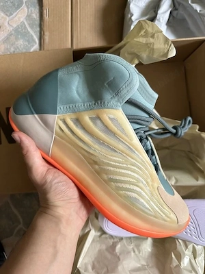 Pantofi Sport Adidas Yeezy QNTM Quantum Coral - 100% original