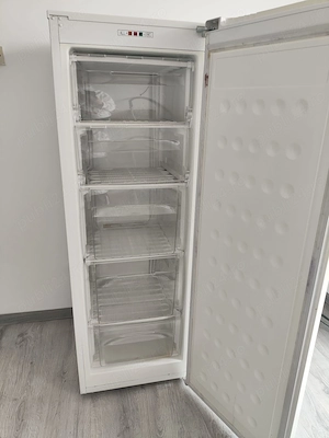 Vând congelator vertical Tecnolec 5 sertare