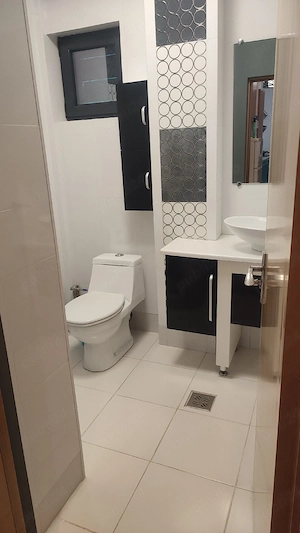 Se închiriază apartament două camere mamaia nord zona scoica land situat la parter. - imagine 2