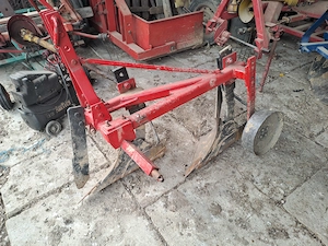 Plug agricol cu 2 trupite pentru tractor UTB 445