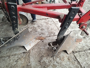 Plug agricol cu 2 trupite pentru tractor UTB 445 - imagine 4